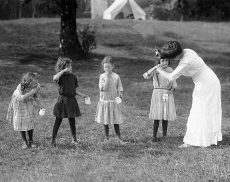 Children brushing their teeth, 1913 - City of Toronto Archives